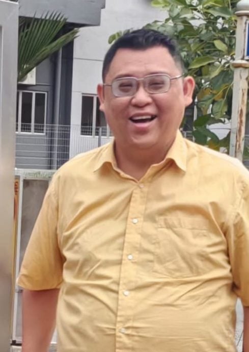 独立广场办读书分享会 一批青年遭执法员驱赶