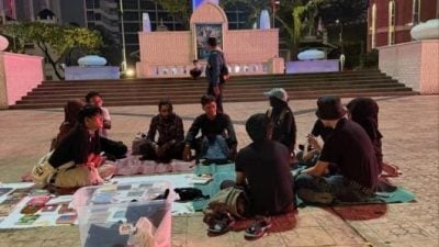 独立广场办读书分享会  一批青年遭执法员驱赶
