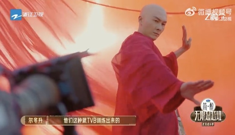 王浩信光头造型震撼网　尔冬陞赞：TVB训练出来