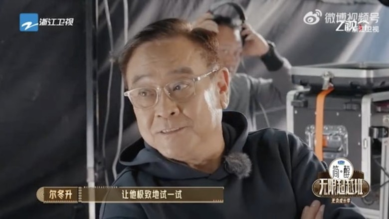 王浩信光头造型震撼网　尔冬陞赞：TVB训练出来