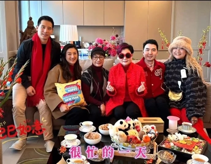 现身酒店开会 郑欣宜为复出准备？