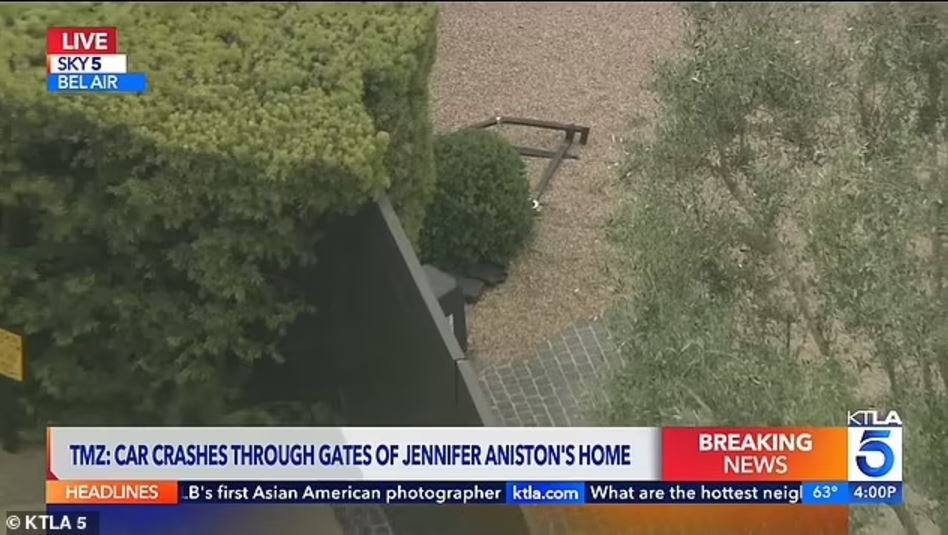 珍妮花雅妮斯顿家中惊魂！豪宅大门遭前科犯驾车冲撞 