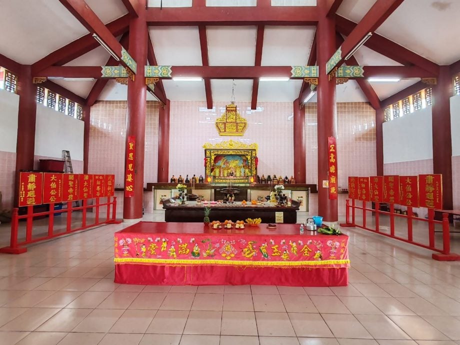 甘孟三圣宫百逾年历史神龛修复工作竣工，举办按座仪式。