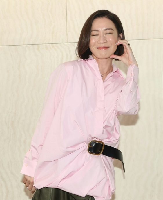 生日获追求者送花？ 佘诗曼：不告诉你