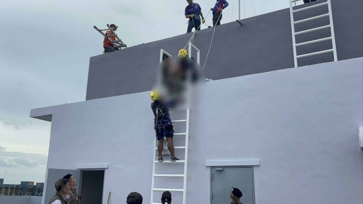 疑精神失常跳入楼顶水箱 中籍男游客芭堤雅获救送医