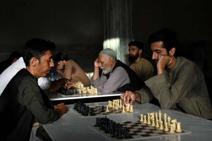 看世界 阿富汗塔利班禁止全国下棋活动　称涉赌博有违道德法