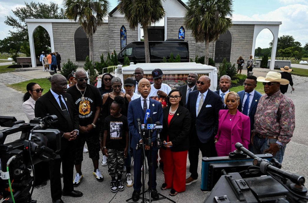 看世界  黑人弗洛伊德遭白人警员跪颈致死五周年　民众批改革停滞