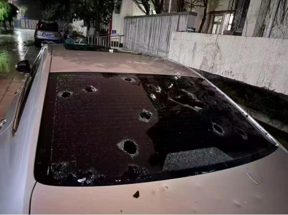 看世界两图) 北京发布大风冰雹雷电预警