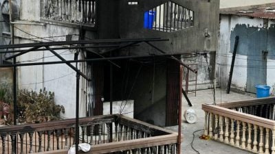 印度建筑疑电线短路起火 至少17死 包括8幼童