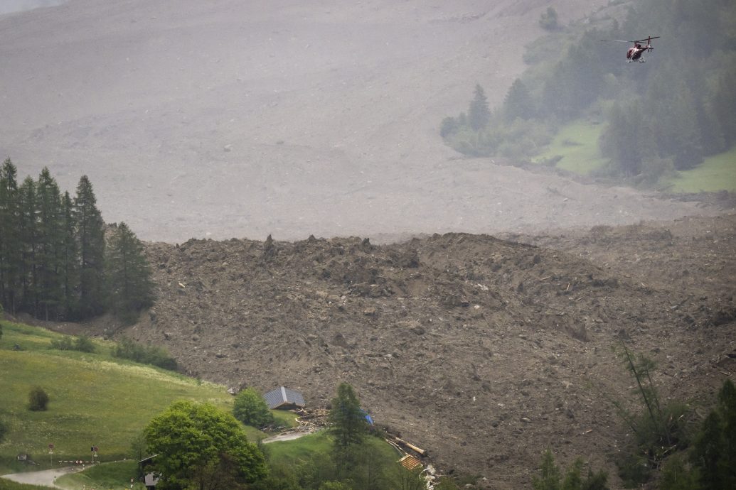 看世界/冰川崩塌 土石流吞没瑞士山脚小村