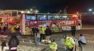 台客运巴桃机站自撞 32伤包括1大马人