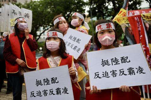 看世界)大游行发声 陆配怒:当年没要求补缴是扰民