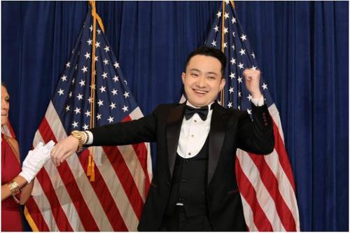 看世界)孙宇晨赴“特朗普币”晚宴后晒照:获赠黄金陀飞轮表