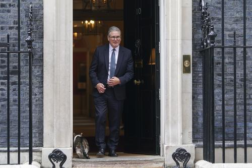 看世界)英相物业汽车屡遭纵火　警查俄幕后收买