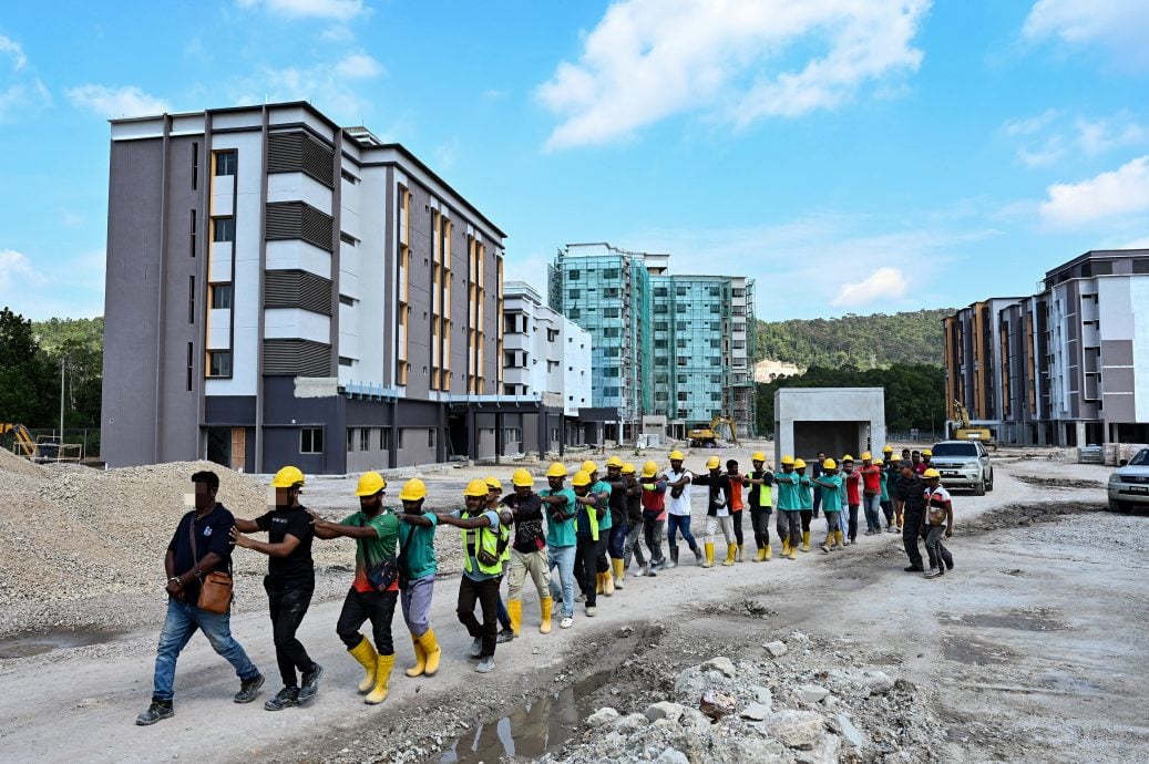 移民局今日在全国各地建筑工地同步取缔非法外劳