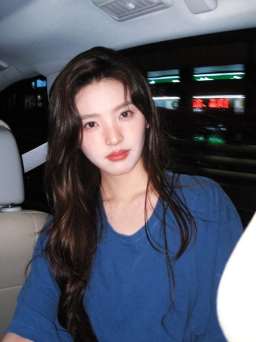 穿白敬亭同款蓝T恤自拍 章若楠疑被攻击急删照片