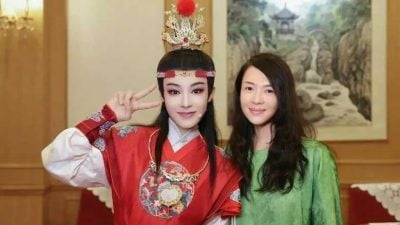 章子怡捧场陈丽君越剧　笑认与女儿被圈粉