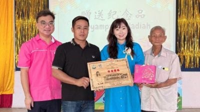 笨珍乐育一校 欢送荣休校长曾爱娣