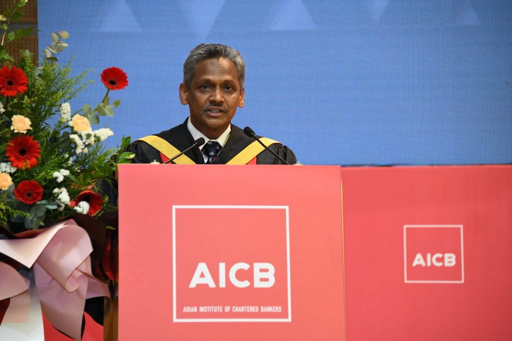 第八届特许银行家颁授典礼 阿兹曼哈欣荣膺终身成就奖