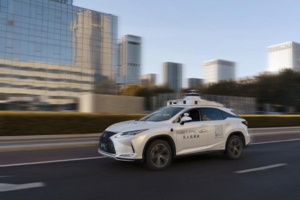 系统故障后紧急停车 小马智行无人德士起火