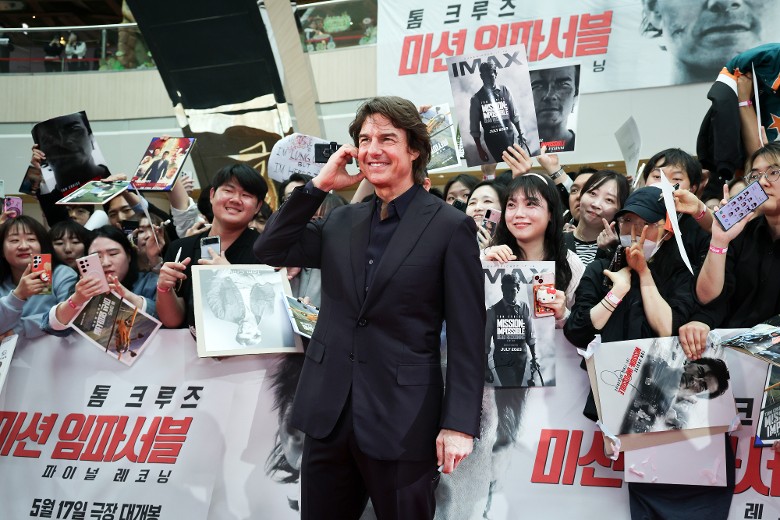 网民“捕”哈利等来意外收获 拍到汤告鲁斯公园拍拖