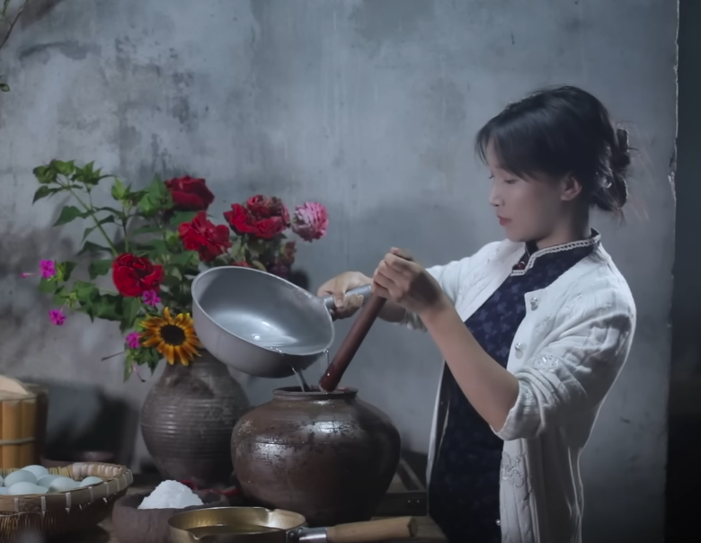 网红李子柒任非遗推广大使 吁青年弘传统文化