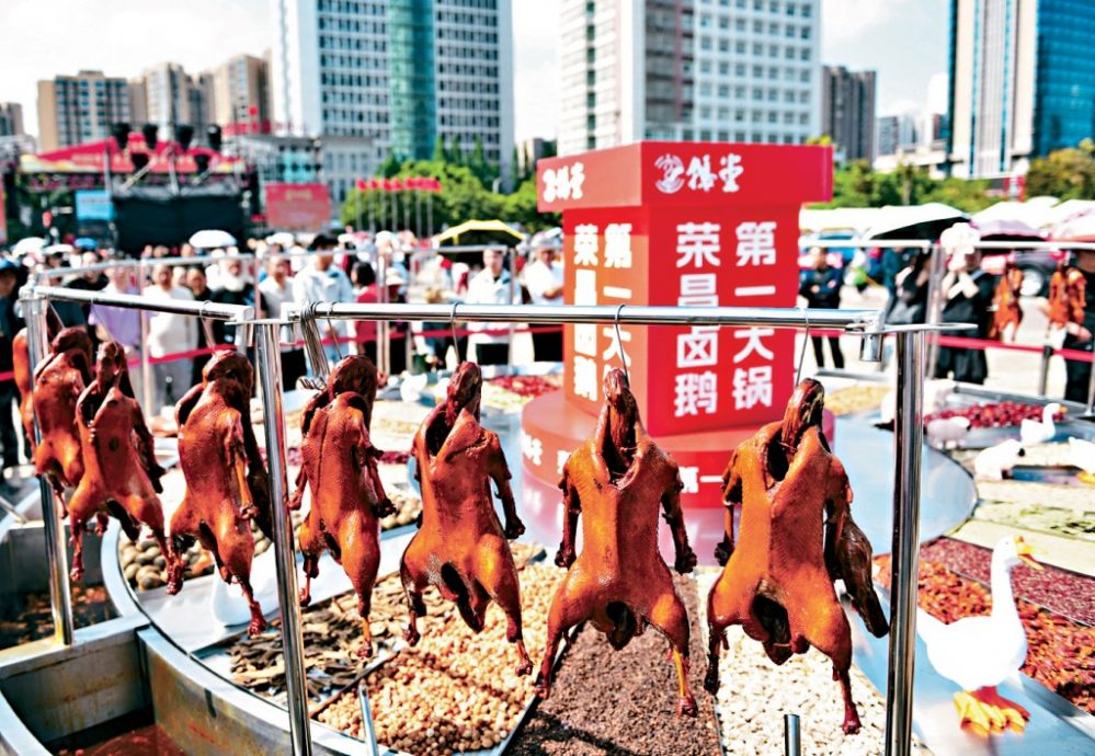 网红追喂甲亢哥带火重庆“卤鹅城” 一天卖逾2.7万只