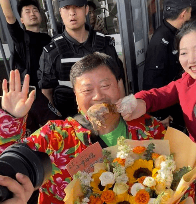 网红追喂甲亢哥带火重庆“卤鹅城” 一天卖逾2.7万只