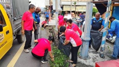 罗思义团队联同市议会等 大扫除清理和丰大街