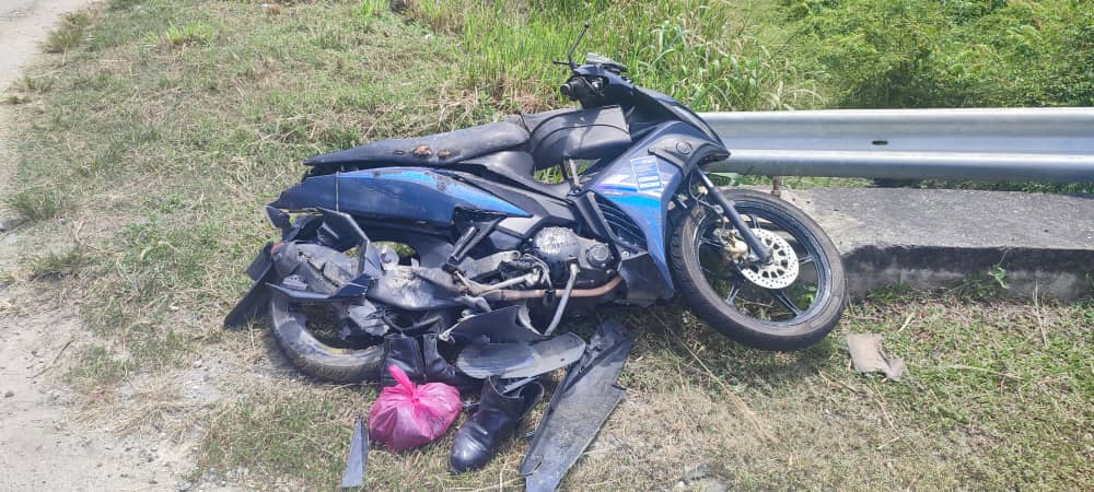 罗里撞等候交通灯的摩托车·骑士当场身亡