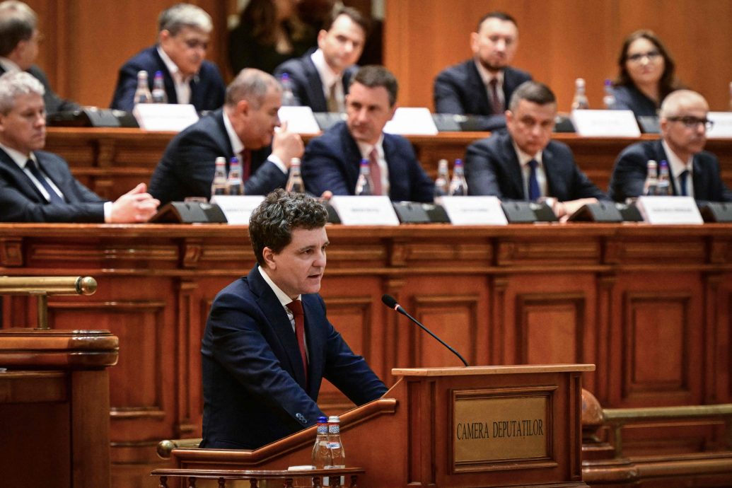 罗马尼亚新任总统达恩宣誓就职