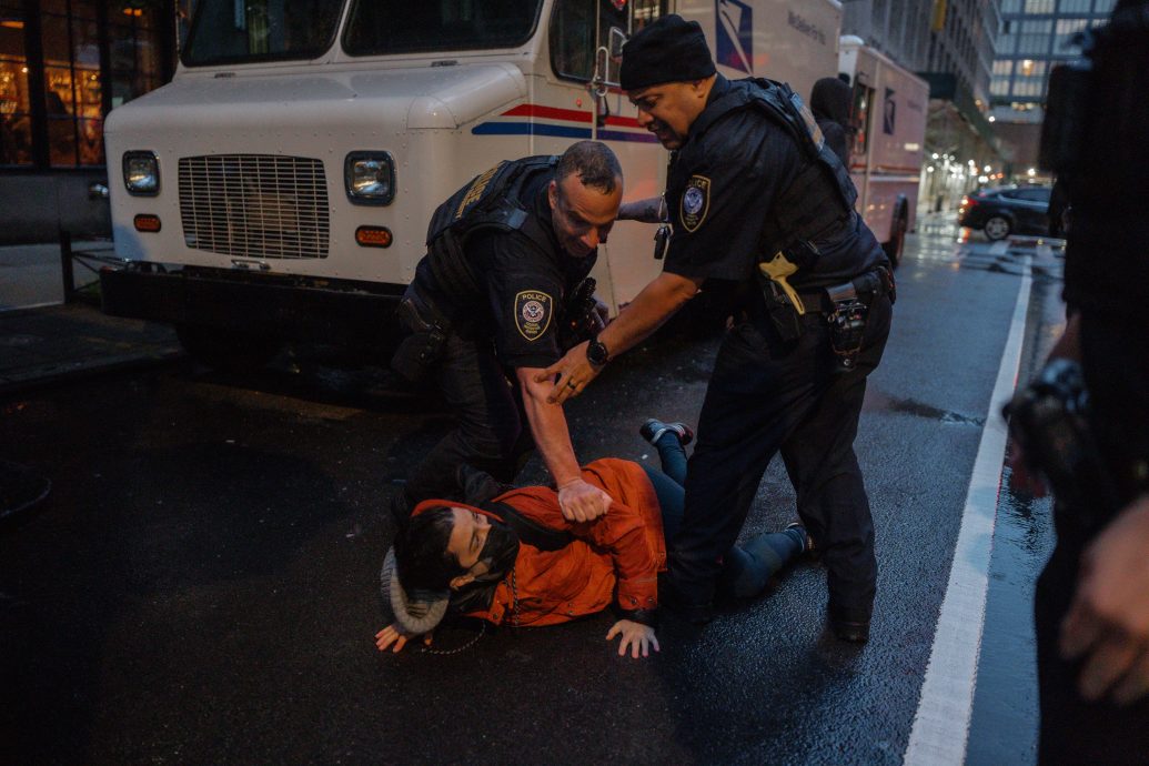 美媒:特朗普政府设每日逮捕移民目标3000人 每年捉100万人