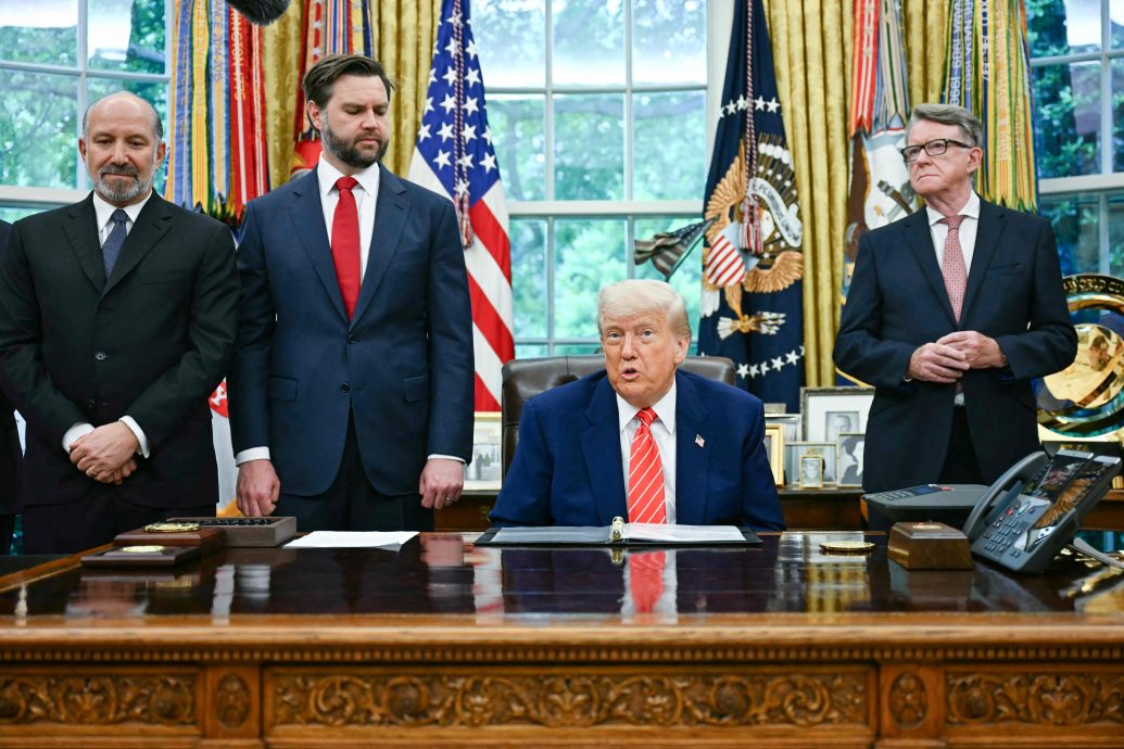 美英达成贸易协议 美降对英汽车关税 英购百亿波音飞机