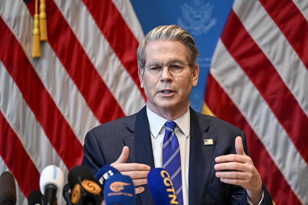 美财长贝森特:在推进撤销哈佛免税地位