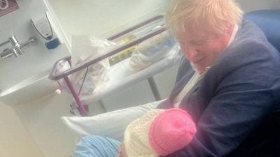 老来得女 英前首相约翰逊迎第9个小孩