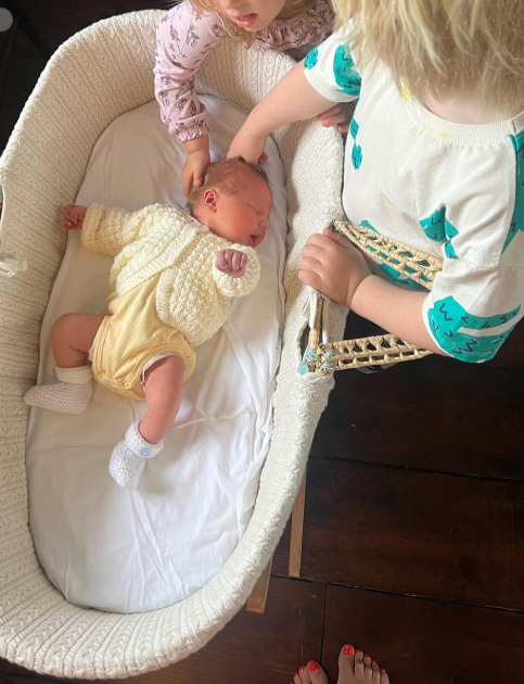 老来得女!英国前首相约翰逊迎来第9个小孩