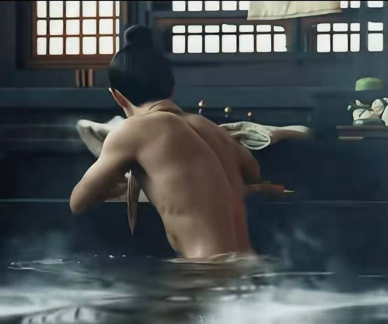 肖战大尺度露肌　助攻《藏海传》流量破亿