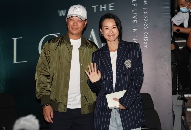 胡杏儿与老公零互动 拍拖看林峰个唱被质疑“演戏”