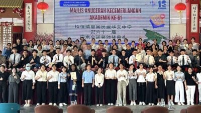 胡荣华：放眼成SPM“华文龙头大哥”  培南华中8学生华文A+