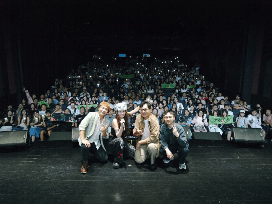 自弹自唱突断讯求救场 朱主爱泪洒音乐会