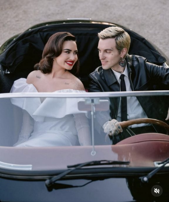 自认非二元性别者 《Let It Go》原唱结婚了