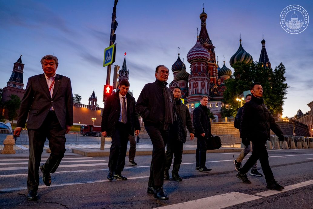 艾瑾/安华访莫斯科大都会酒店