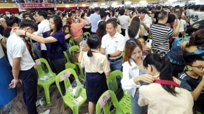 芙中成年礼，学生感恩父母 场面催泪