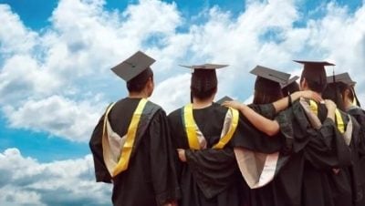 花钱读大学只得低薪？   逾65%毕业生月薪低于RM3000！