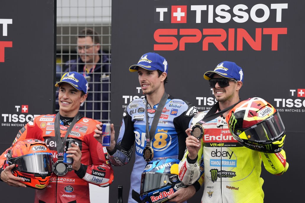 英国站MotoGP|终结哥哥6连冠胜势  亚历士今年首称霸冲刺赛