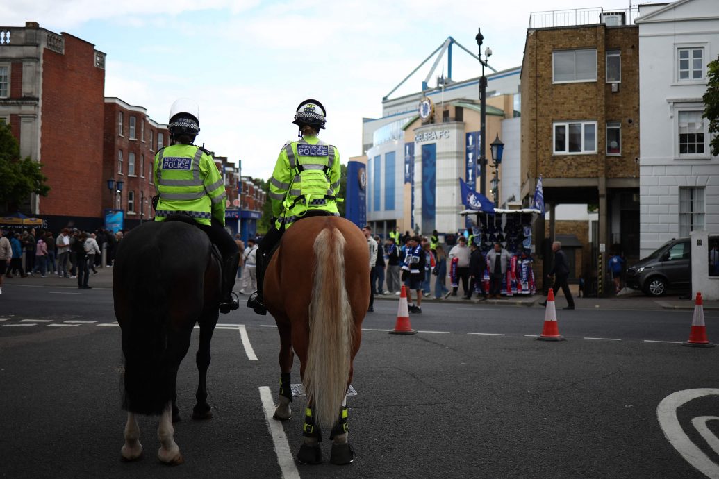 英警展开大规模反恐行动 逮捕7名伊朗国民