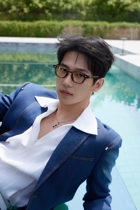 莞莞类卿？网曝杨洋新欢撞脸王楚然