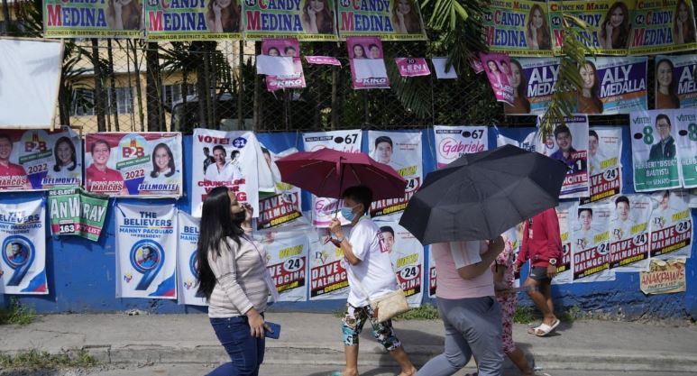 菲总统呼吁“大胆调整” 要求全体内阁部长辞职