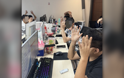 菲破获跨国诈团窝点 捕31人包括3大马人