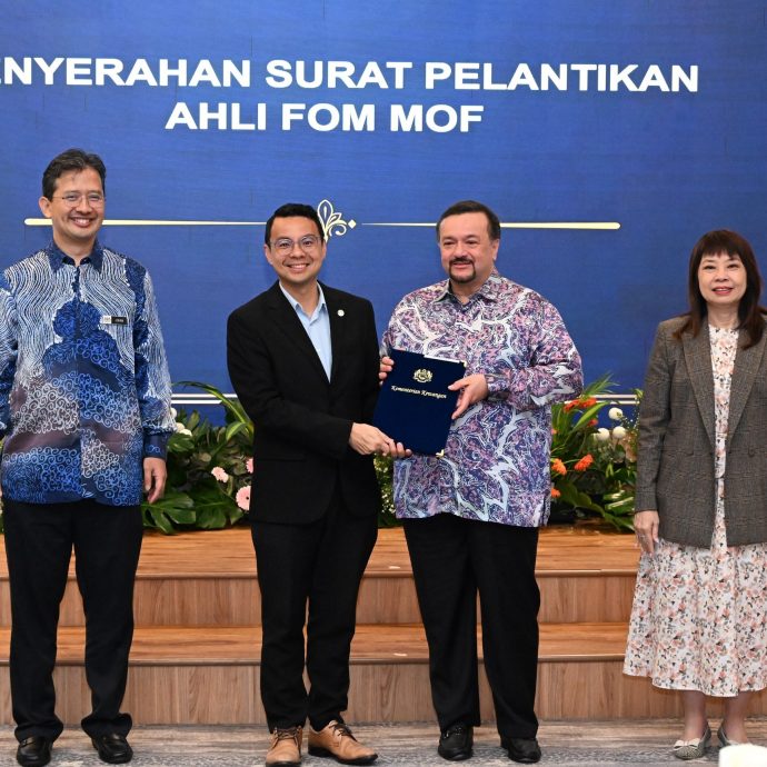 补图//10国会议员受委财政部之友 - 李健聪